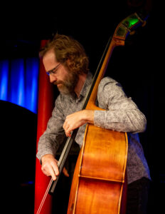 Photo of Tom Mason Plating an acoustic bass